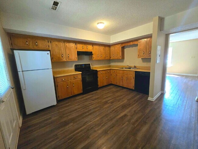 Foto del edificio - 113 Hickory Trace Rd
