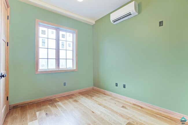 Foto del edificio - 335 Saint Nicholas Ave