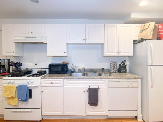 Foto del edificio - 922 W Addison St