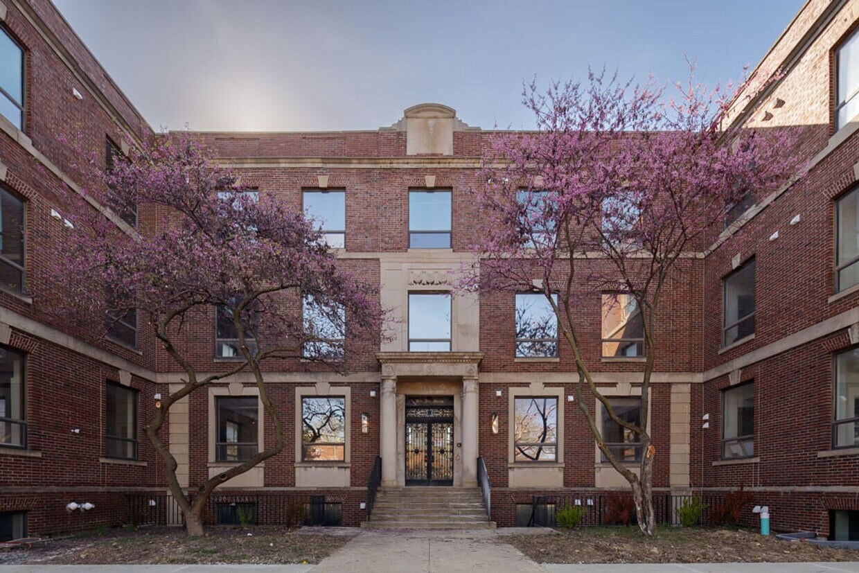 Building Photo - 875 Michigan Ave