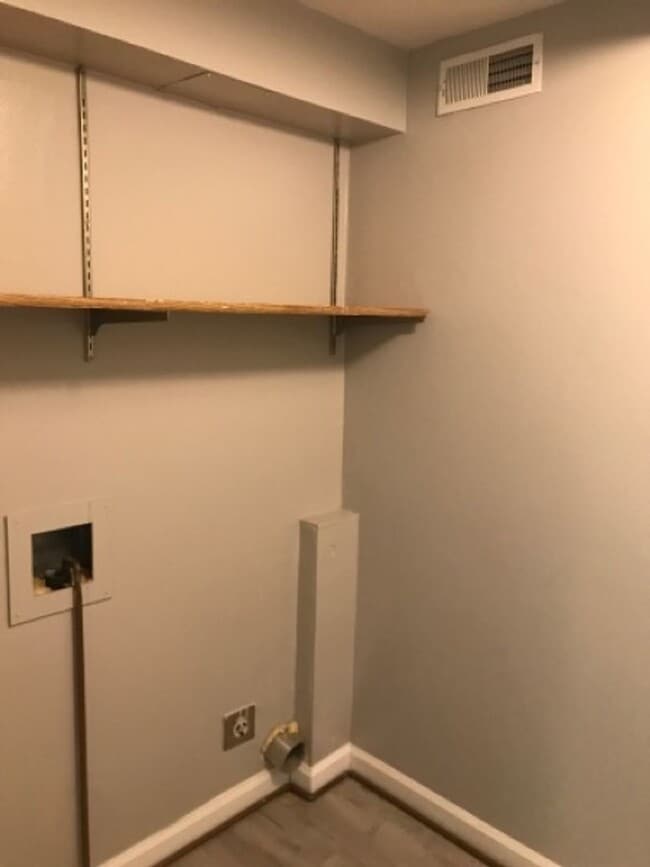 Building Photo - 297 Monroe Pl