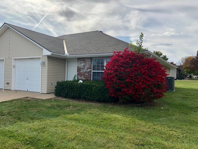 Building Photo - 2 Bed Single Level Duplex in Blue Springs