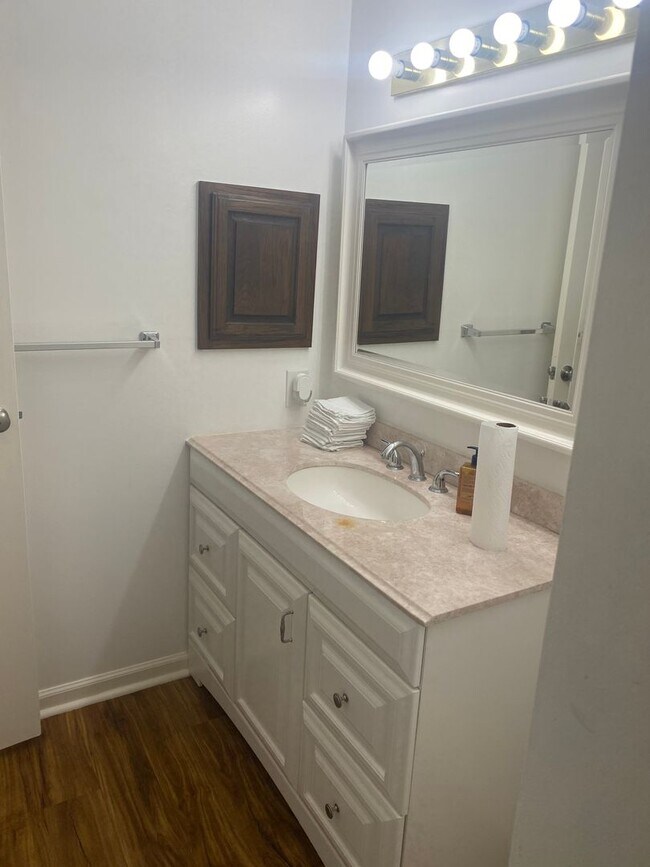 Foto del edificio - Marina Pointe One Bedroom Unit