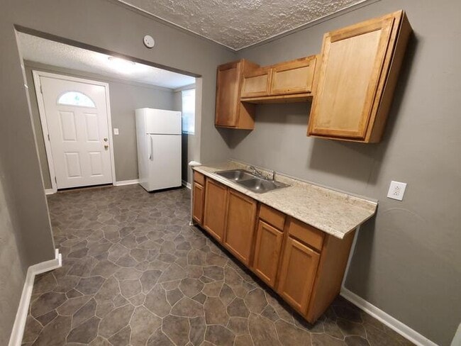 Building Photo - 204 E 48th St