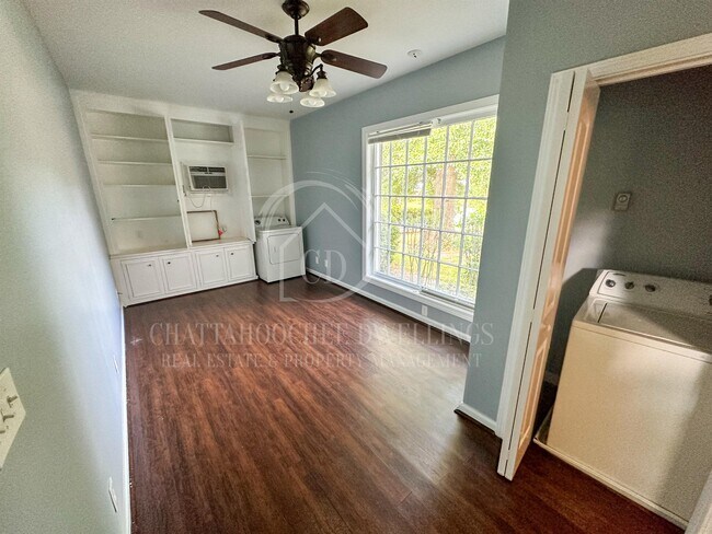 Foto del edificio - 1700 N Dixon Dr