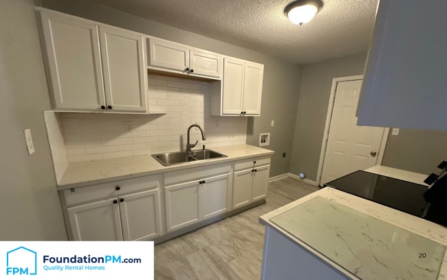Building Photo - 687 Creekstone Cir