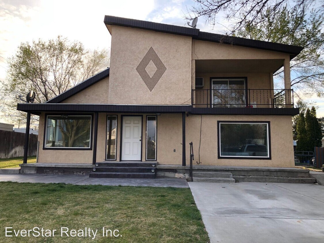 Primary Photo - 3 br, 2 bath House - 1205 N Dawes St