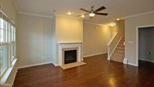 Building Photo - 393 Shakespeare Dr