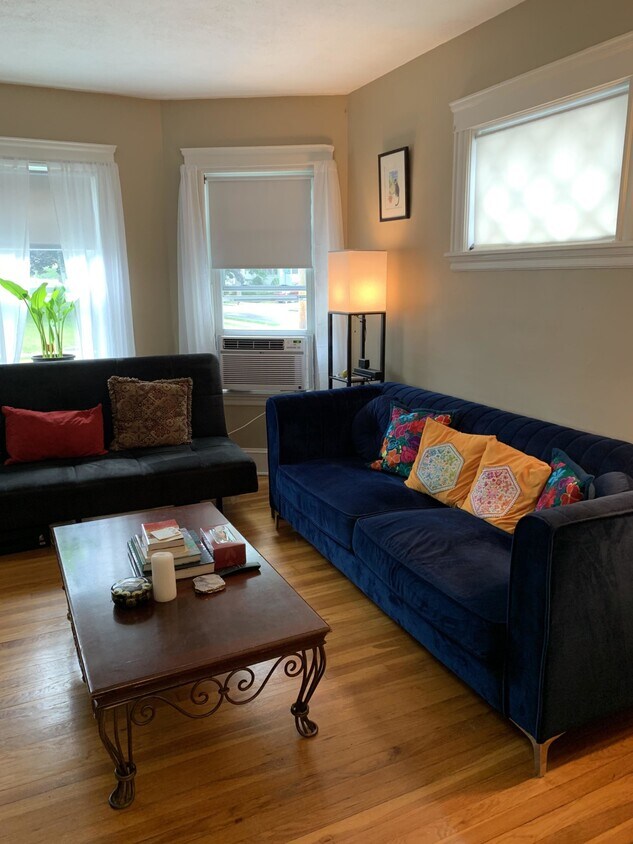 Primary Photo - 140 White St