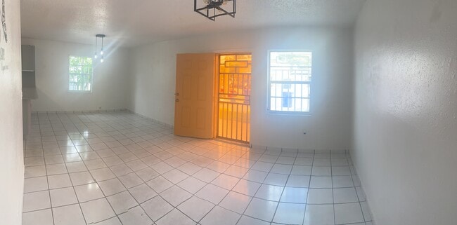 Building Photo - 4782 NW Flagler Ter