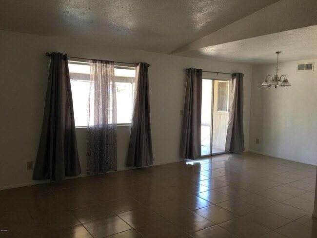 Foto del edificio - 2813 N Evergreen St