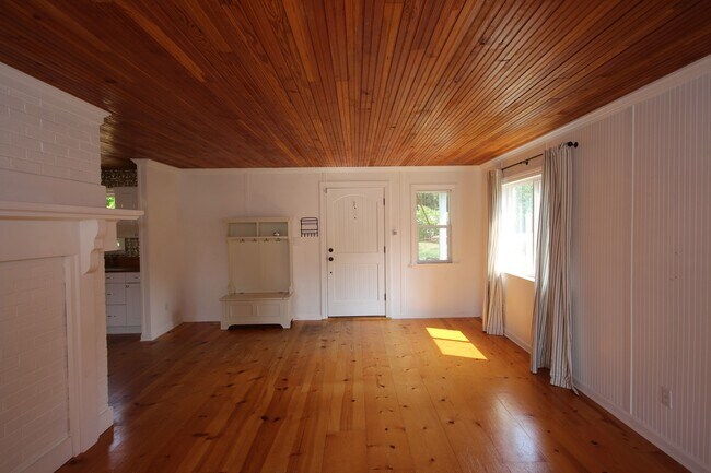 Foto del edificio - Beautiful 3 Bedroom Auburn Waterfront Home!