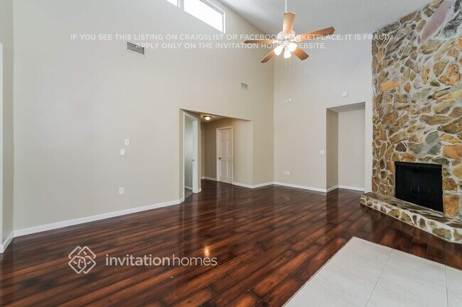 Building Photo - 341 Santiago Ct