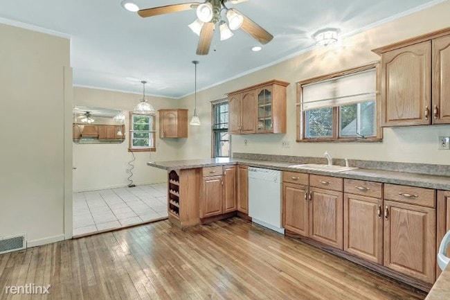 Building Photo - 4 br, 1.5 bath Apartment - 268 Norland Avenue