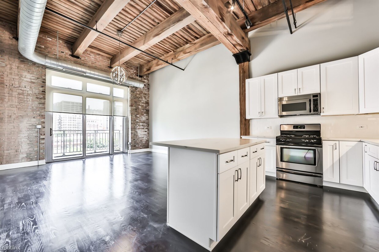 Primary Photo - 1 br, 1 bath Condo - 770 W Gladys Ave Apt 407