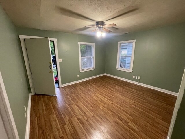 Foto del edificio - 1614 Bicknell Ave