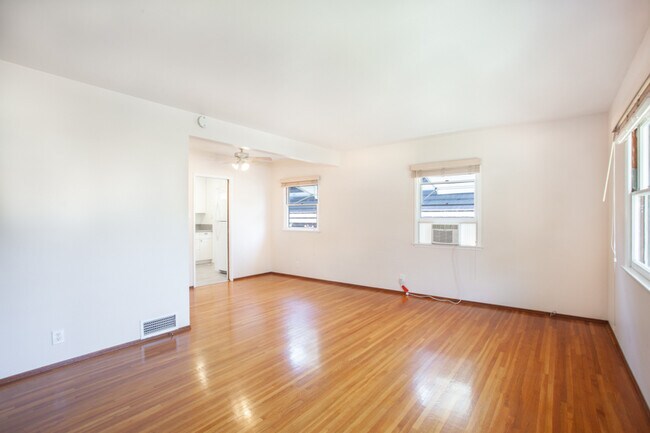 Building Photo - 260 Grove St