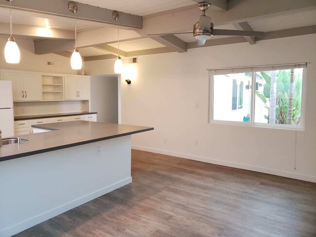 Foto del edificio - 2806 Gobat Ave