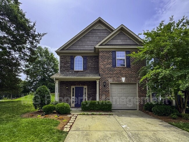 Building Photo - 2056 Oxford Heights