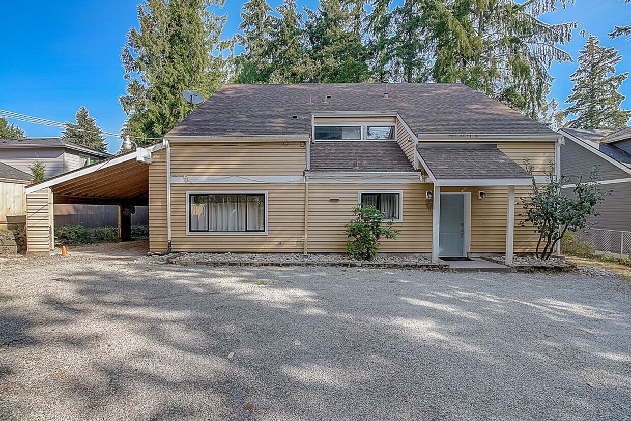 Primary Photo - 4 bed/ 2 bath house on 145th St!
