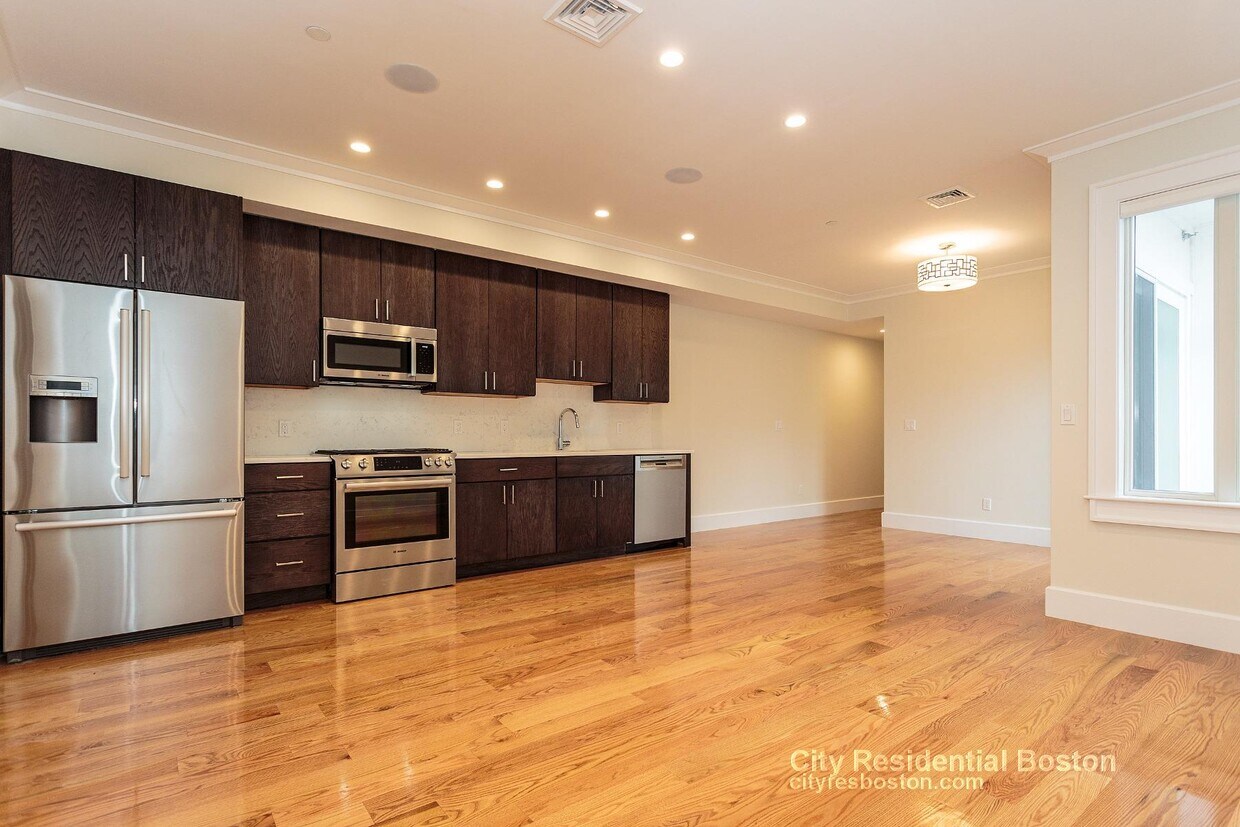 Primary Photo - 17 Vinton St