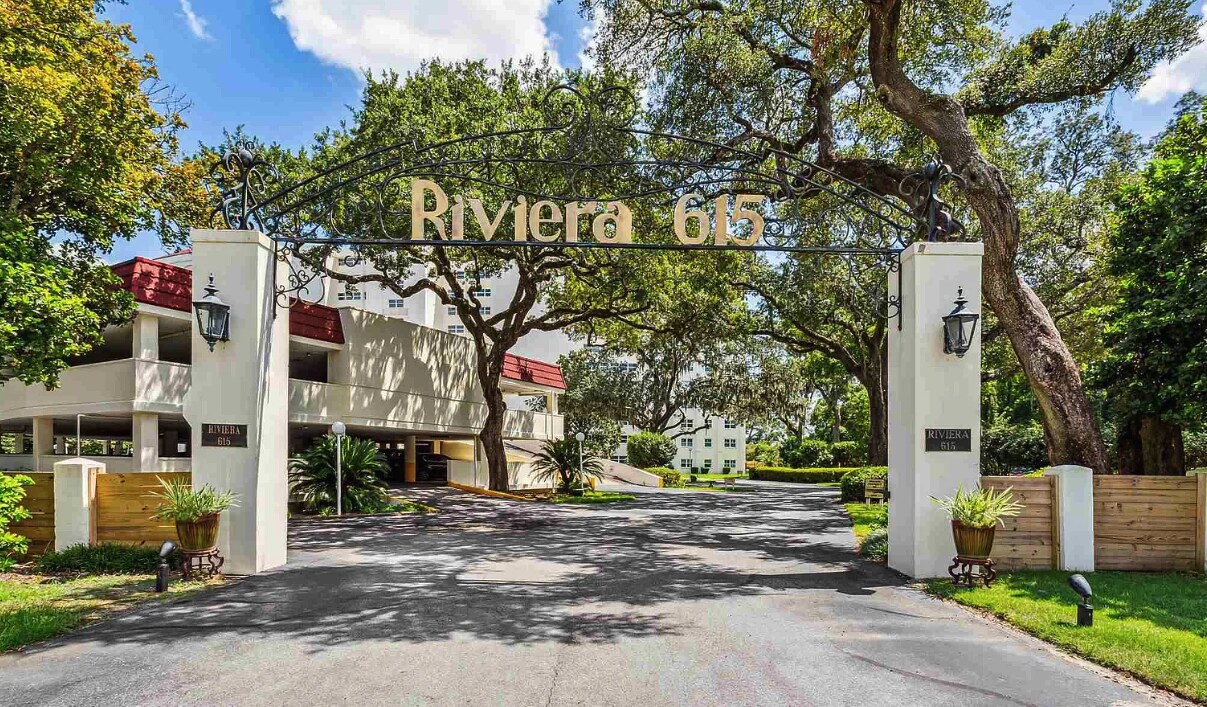 Primary Photo - Beautifully furnished waterfront condo in ...