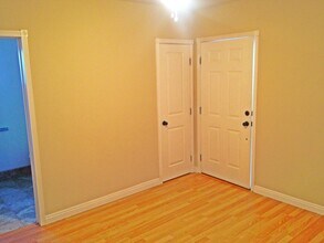 Building Photo - 1911 N Hollywood Way