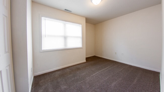 Building Photo - 618 W Overmeyer Dr