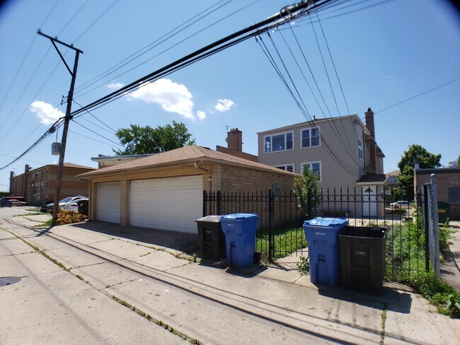 Foto del edificio - 6510 W Higgins Ave