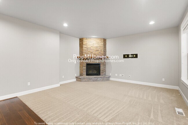 Foto del edificio - Beautiful Four Bedroom Home in King City! ...