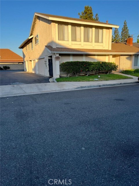 Building Photo - 318 Wilma Cir