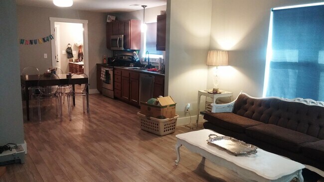 Foto del edificio - 513 Hickman Ave