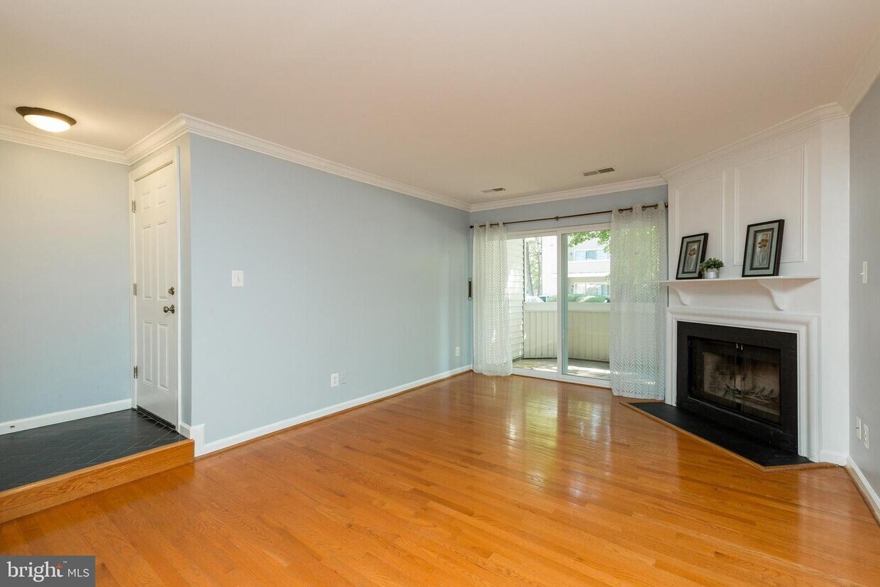 18202 Chalet Dr Unit 1, Germantown, MD 20874 Condo for Rent in