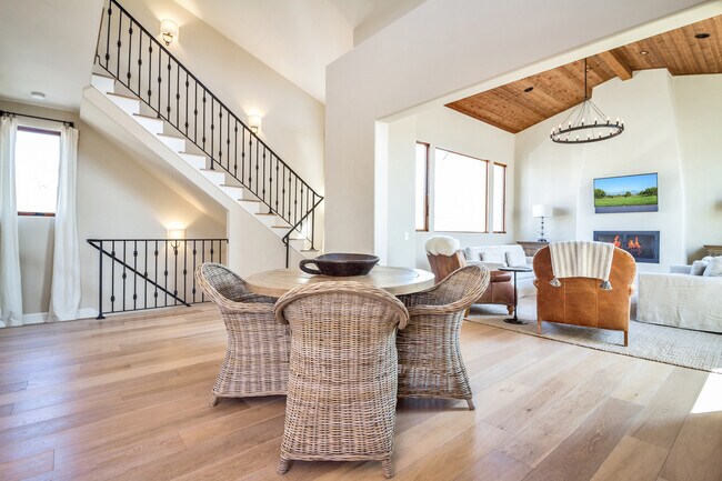 Foto del edificio - Exceptionally Rare and Luxurious Residence...