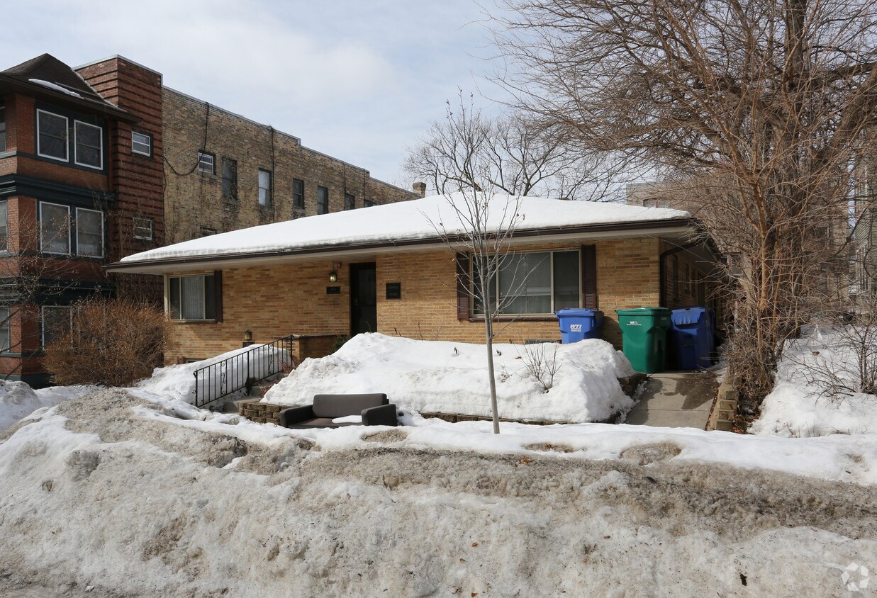 Building Photo - 1924 Emerson Ave S
