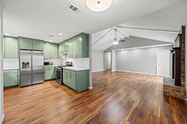 Building Photo - 25802 Maplewood Dr