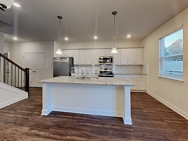 Building Photo - 123 Dog Path Trl