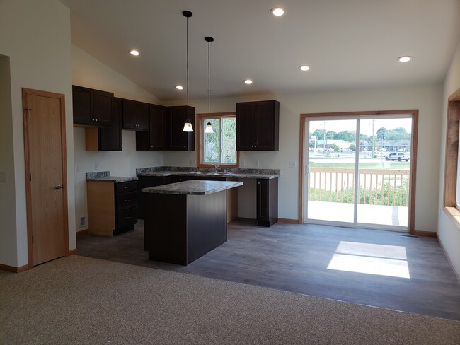 Foto del edificio - 711 Waters Edge Ct
