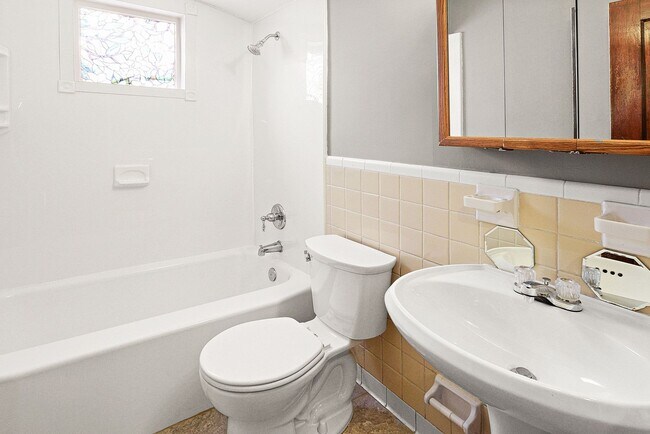 Foto del edificio - 3 Bed / 1 Bath | Ferguson, MO | $1,220/mo