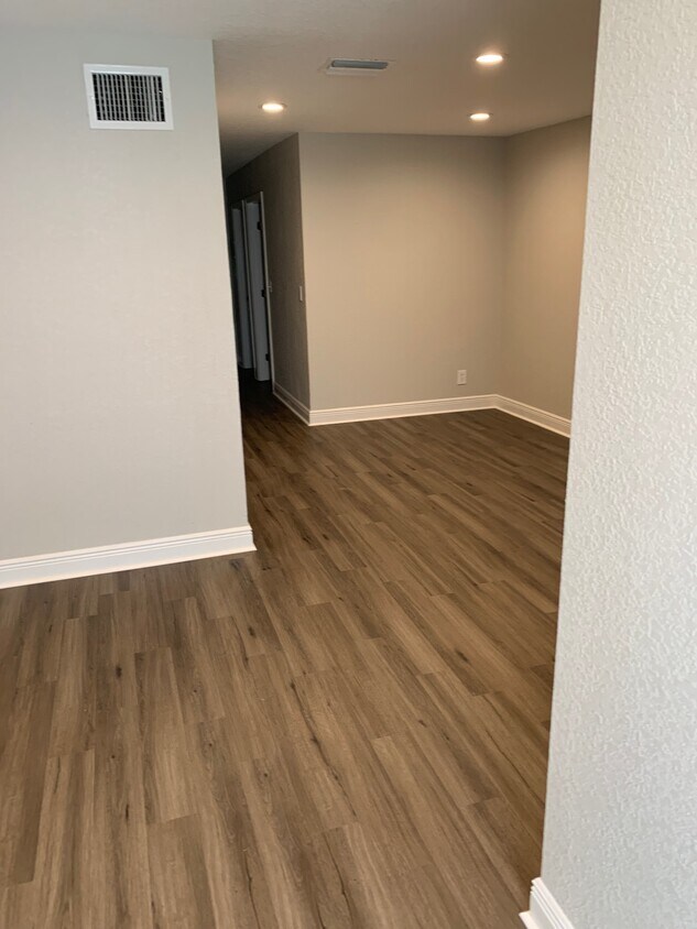 Dining Area - 2704 W Mississippi Ave