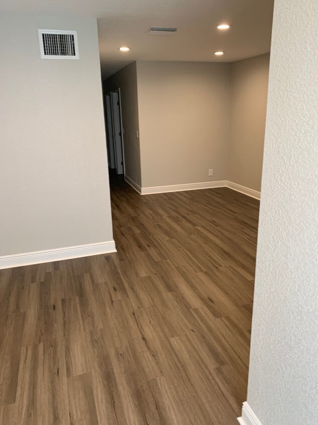 Dining Area - 2704 W Mississippi Ave