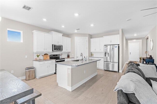 Foto del edificio - 607 Parkshore Lk Ave