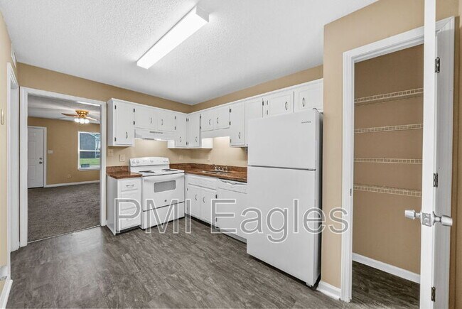 Foto del edificio - 3284 Tower Dr