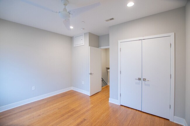 Foto del edificio - Modern & Efficient Point Breeze Townhome!
