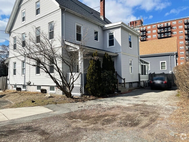Building Photo - 27 Webster Pl