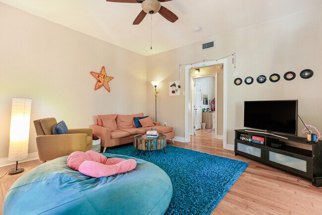 Foto del edificio - 5706 Willow St