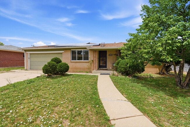 Photo - 5 bedroom, 3 1/2 bath, home with two master suites and 2 car garage.