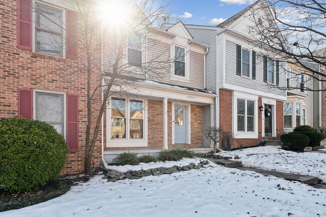 Building Photo - Beautiful 3-level 3 bed 3.5 bath townhome!