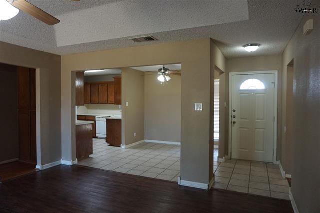 Building Photo - 1010 Pawhuska Ln