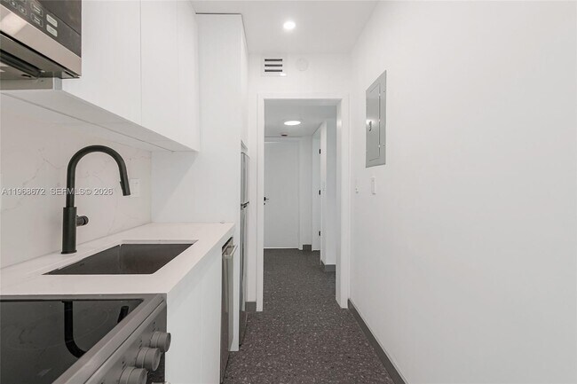 Building Photo - 9920 Collins Ave